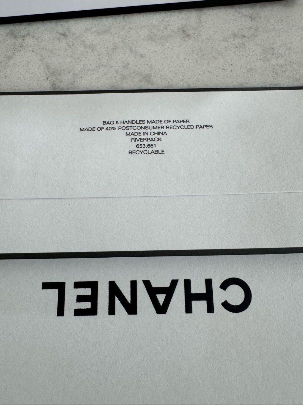 CHANEL Black and White Gift bags - Picture 3 of 9